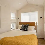 Stay Portland Collection - The Tiny Oasis Steps To Local Coffee & Restaurants
